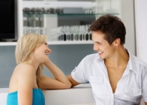 Как научиться флиртовать с парнем правильно